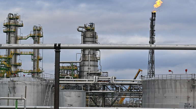 Поставки нефтепродуктов из РФ снижаются: причина