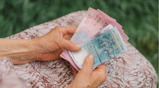 У Мінсоцполітики повідомили, на скільки зростуть пенсії з березня