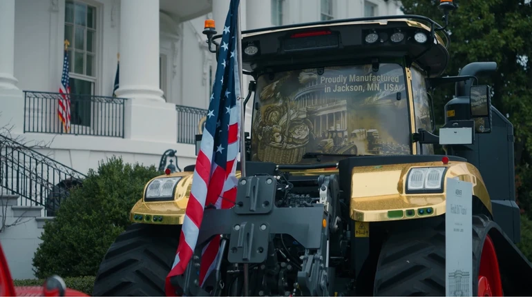 Белый дом презентовал OnlyFarms, встретив фермеров золотым трактором