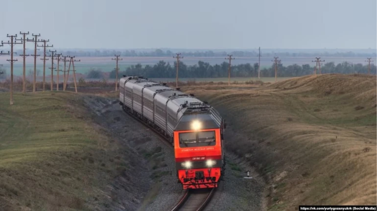 У Криму призупинили рух пасажирських поїздів