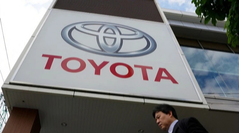 Продажи Toyota падают четвертый месяц подряд