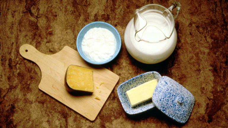 Цены на молочные продукты остаются высокими: сколько стоит кефир, сметана, масло