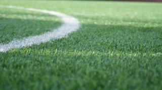 У прифронтовій Харківщині замовили траву для футбольного поля за завищеними цінами