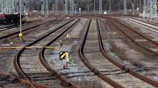 Из-за обледенения контактной сети задерживаются 42 поезда: какие больше всего опаздывают