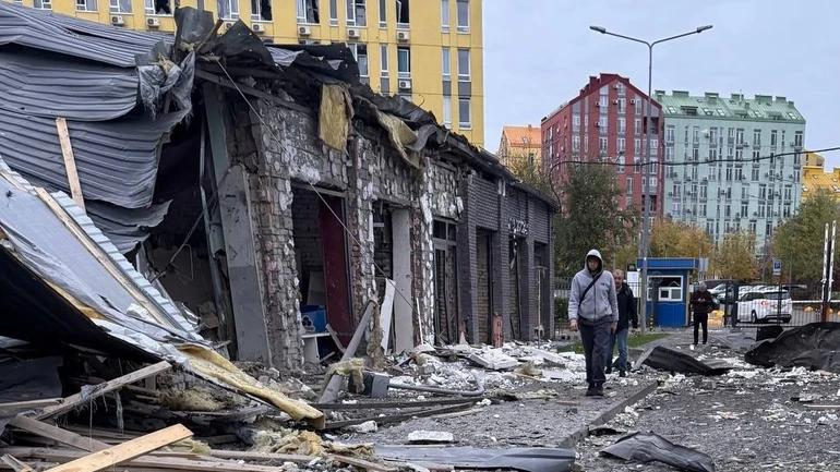 У Києві внаслідок російського удару пошкоджено магазин Rozetka