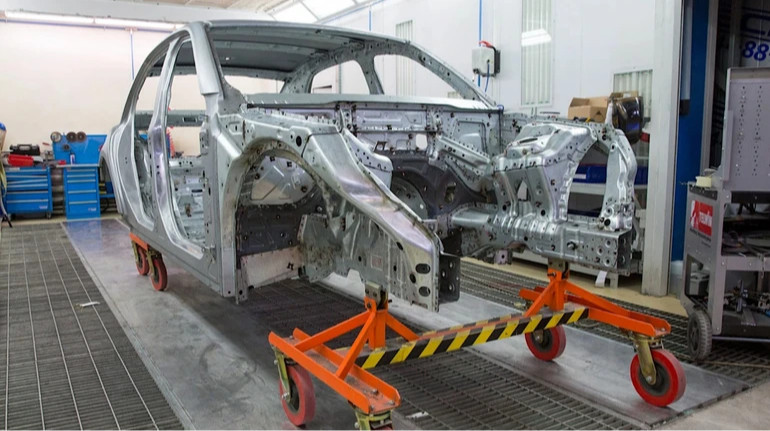 Російський автопром впав на дно перших місяців війни