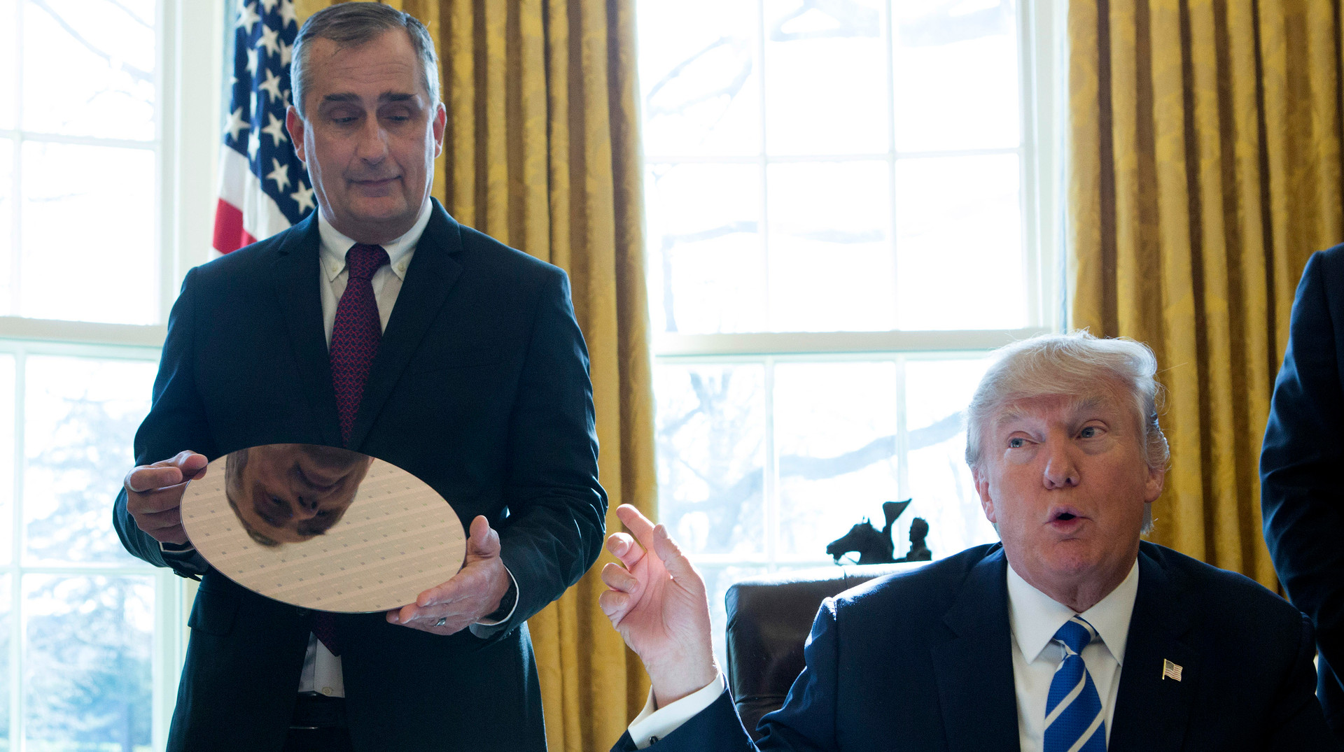 Чиповая зависимость. Почему правительство Трампа покупает 10% долю в Intel