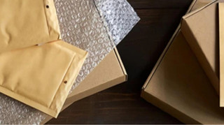 Треть украинцев получает посылки из-за границы: что заказывают