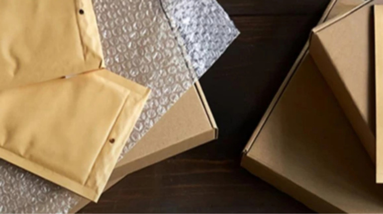 Треть украинцев получает посылки из-за границы: что заказывают