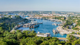 В порту Севастополя грузят контейнеры на экспорт - Lloyd's List