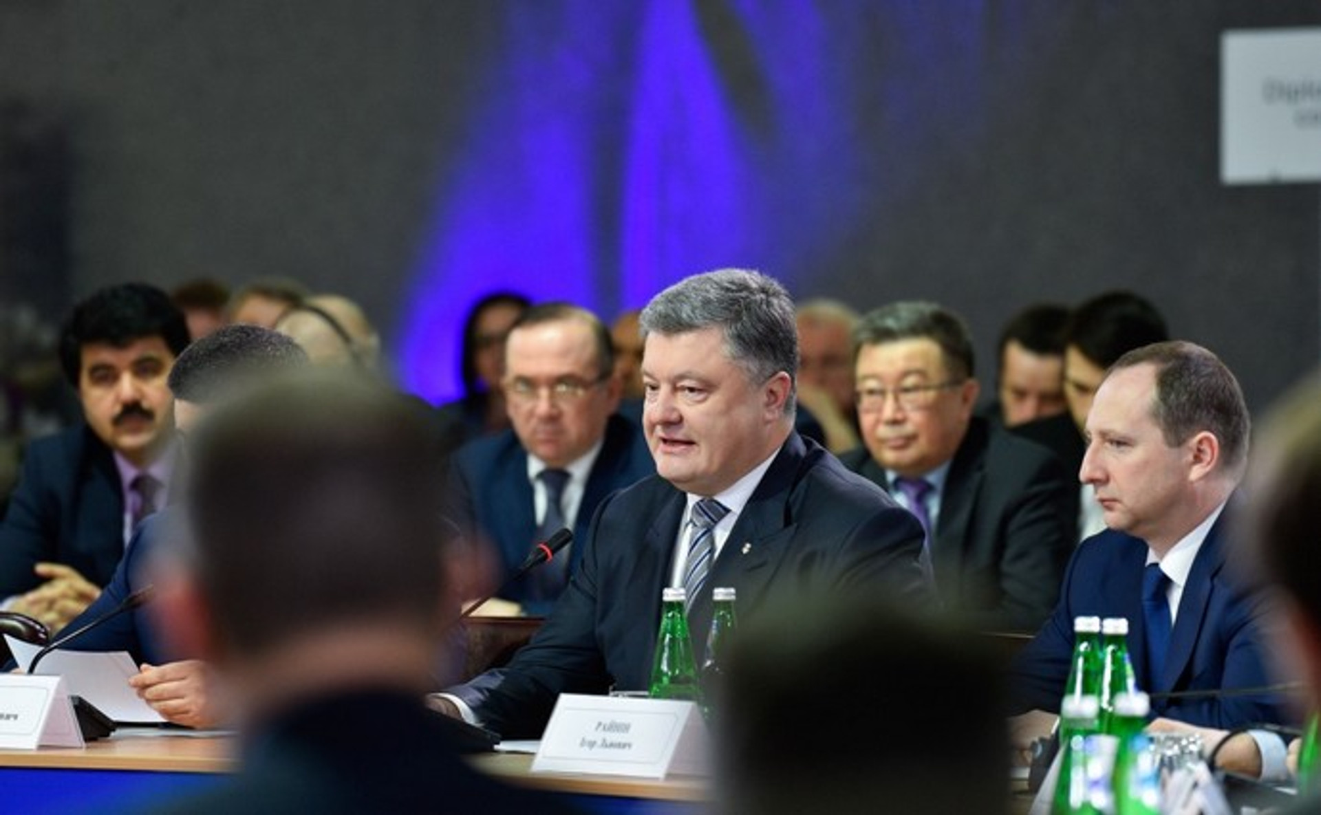 И волки целы, и овцы сыты. Почему Порошенко и Ко тормозят ротацию энергорегулятора