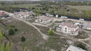Техніка мера Українки возила пісок із цвинтаря для маєтків Династії