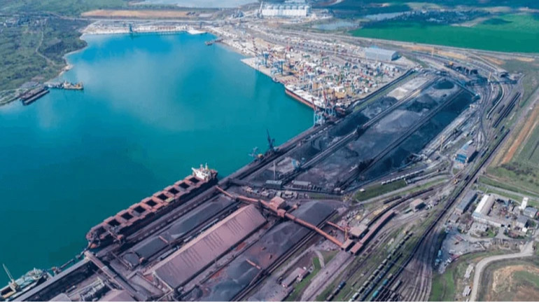 Армия РФ в очередной раз атаковала порт Южный, загорелись десятки контейнеров