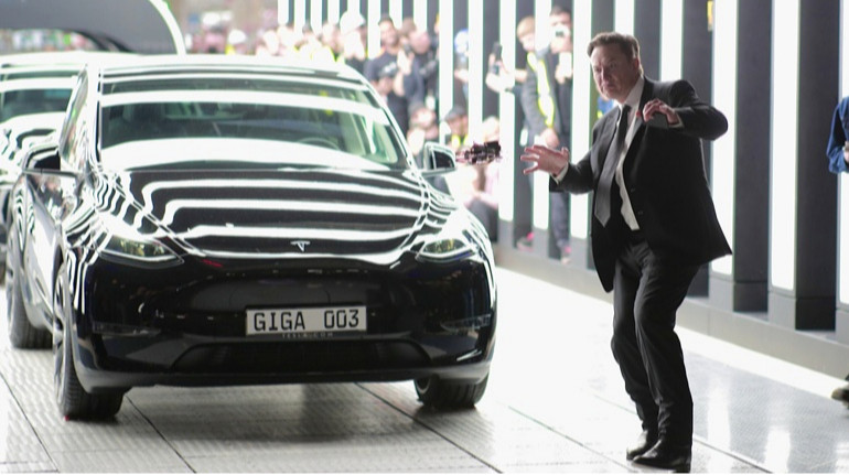 Tesla может закончить 2025 год лидером по продажам электромобилей в Европе