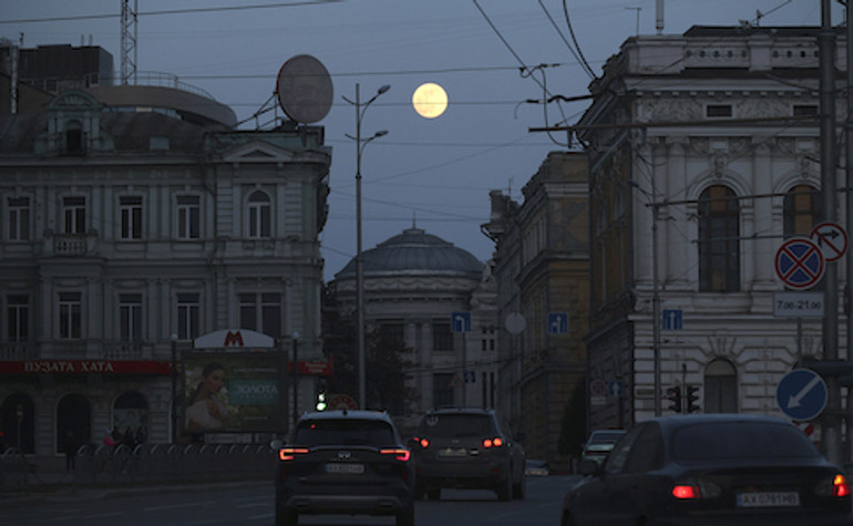 У неділю 23 червня графіки відключень електроенергії почнуть діяти на 8 годин раніше