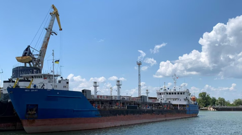 Суд снял арест с судна, которое ранее принадлежало России