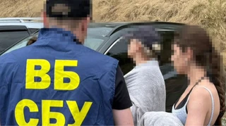 Радницю Промислової палати та її сина підозрюють у вимаганні €100 тисяч у виробника дронів