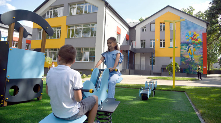 На строительство укрытий в детских садах выделили миллиард: кто может получить средства