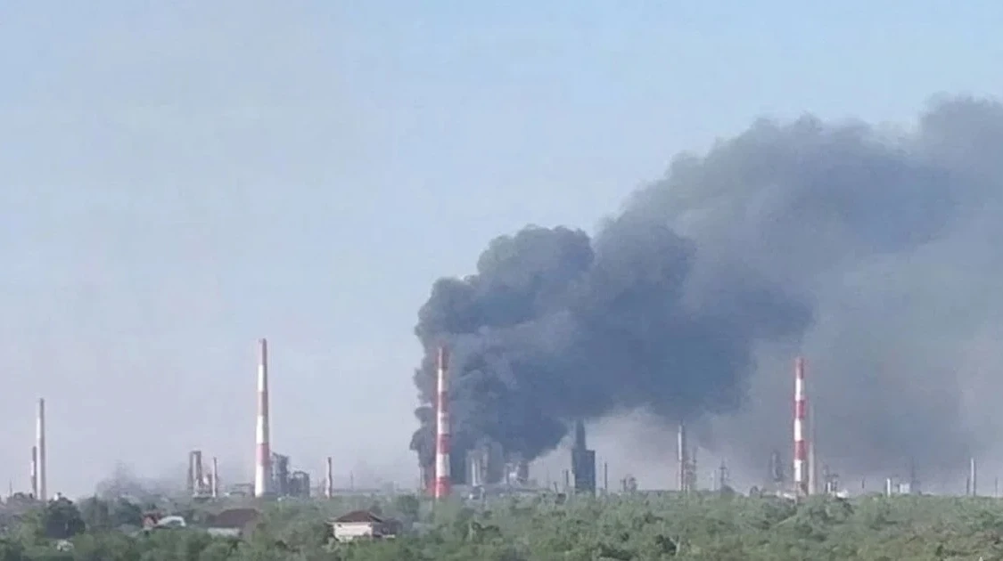 Сизранський НПЗ в Росії зупинився після атак України і може стояти ще місяць