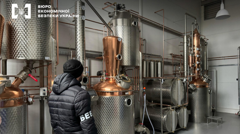 На Черкащині викрили підпільне виробництво алкоголю: вилучено 12 тонн продукції на 4 мільйона