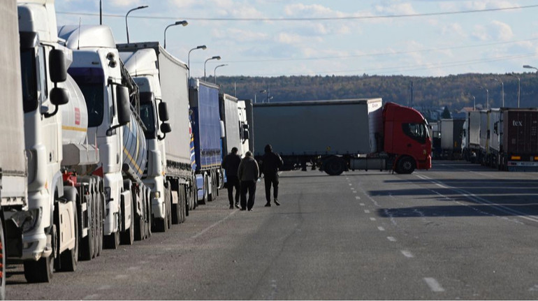 В пунктах пропуска на границе с Польшей приостановили оформление заполненных грузовиков