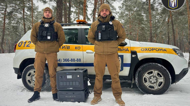 Киев начнут патрулировать охранники с мобильными зарядными станциями