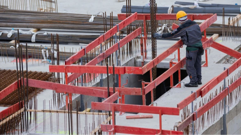 Ринок робітничих спеціальностей: для кого роботодавці рекордно підвищили зарплати