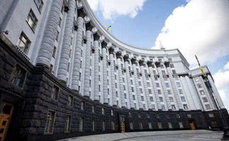 Кабмін оголосив перелік тих, хто може отримати карантинні 8 тисяч