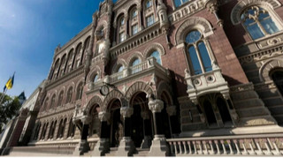 За неделю Нацбанк продал 560 миллионов долларов