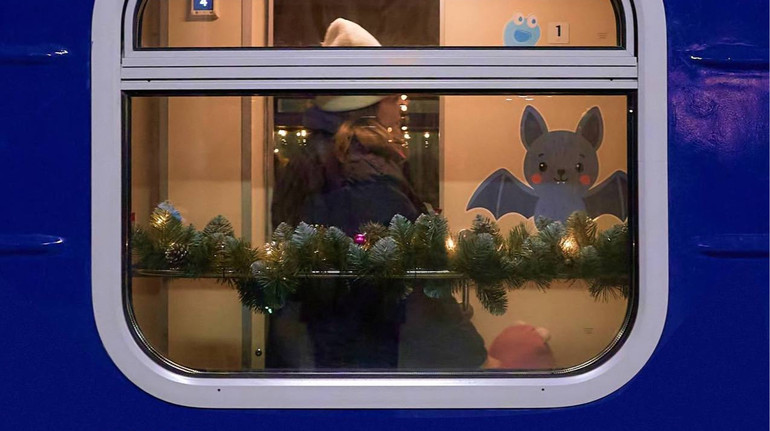 Укрзализныця назначает 16 дополнительных поездов на Рождество и Новый год