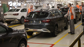 Лада більше не їде: АвтоВАЗ скорочує робочі дні через захоплення Китаєм ринку РФ