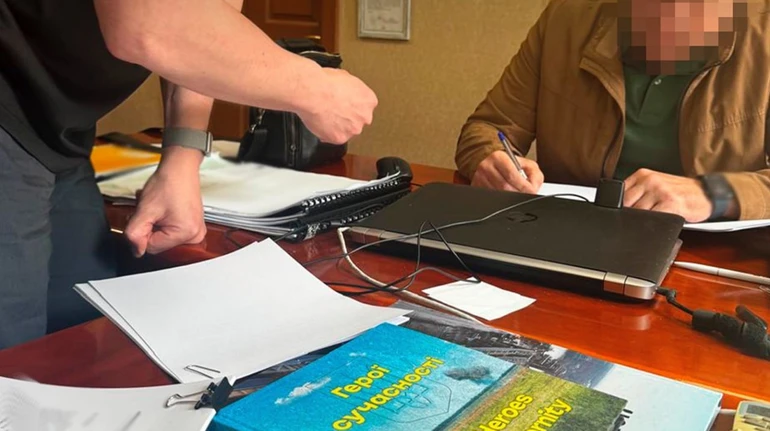 Нецільове використання 94 мільйонів гривень: львівському дорожнику вручили підозру
