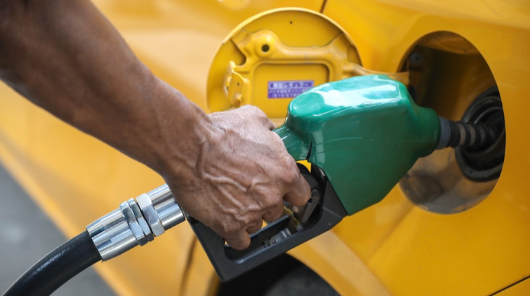 Нафта злетіла до 82 доларів після перший торгів від початку війни на Близькому Сході