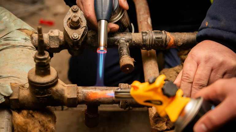 Кличко: Киев возвращает тепло дом за домом, но сотни еще мерзнут