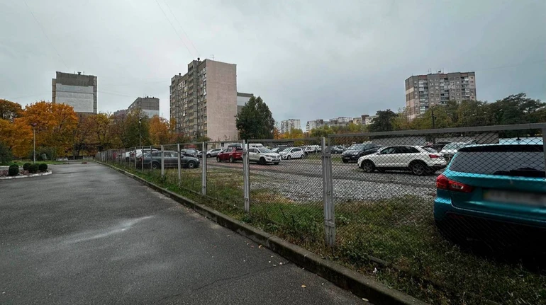 Самовільно облаштована стоянка у центрі Києва: поліція вручила підозру директору компанії
