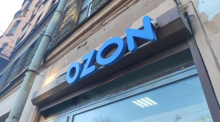 Акції Ozon впали майже на третину після атак на склади маркетплейсу