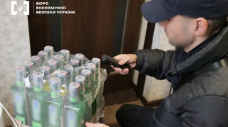 На Волыни ликвидировали масштабное производство алкоголя под видом популярных марок