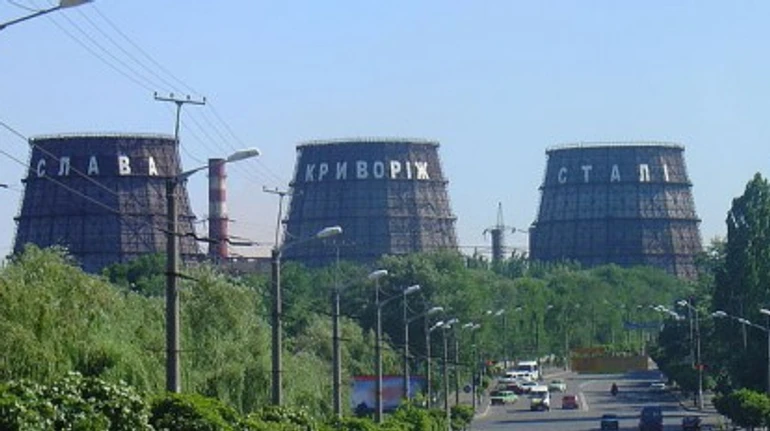 Росіяни ракетами атакували завод АрселорМіттал Кривий Ріг: загинули дві людини
