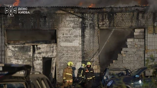 В Киеве после обстрела горели склады сразу в четырёх районах