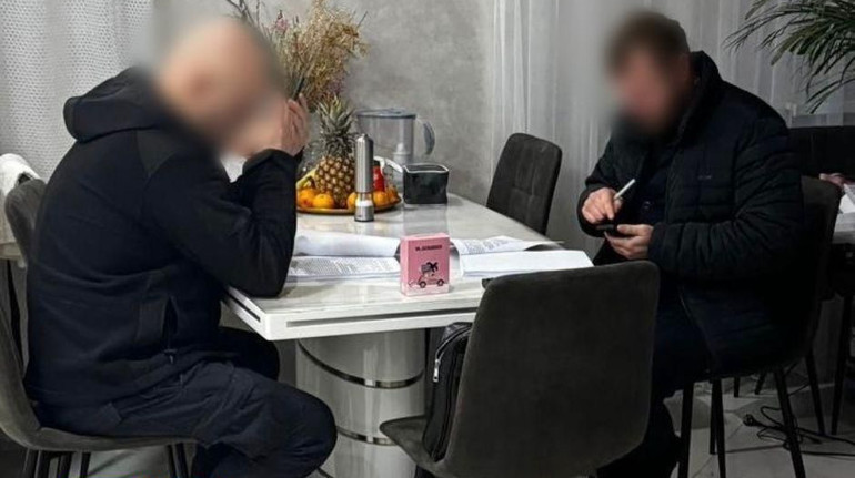 Правоохоронці викрили ексінженера, який два роки підробляв бронювання