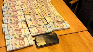 У Києві заарештували чиновника, який вимагав хабар у переможця тендеру