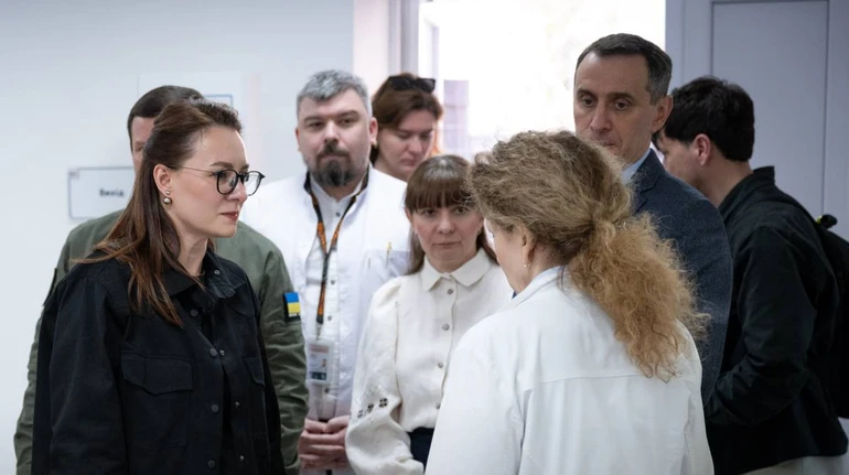 Уряд спрямував додаткові кошти на зарплати лікарів, але не для всіх