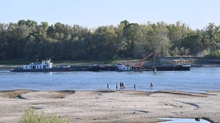 Країна без виходу до моря почала топити кораблі, щоб врятувати свою АЕС