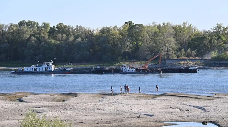 Країна без виходу до моря почала топити кораблі, щоб врятувати свою АЕС