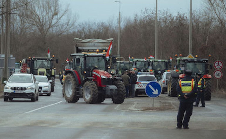 Угорські фермери влаштували протест біля кордону з Україною