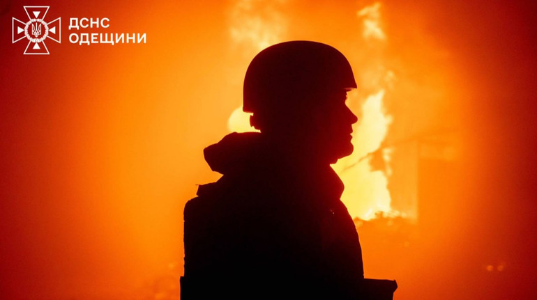 В результате атаки РФ в порту Одессы загорелись зернохранилища – Минразвития