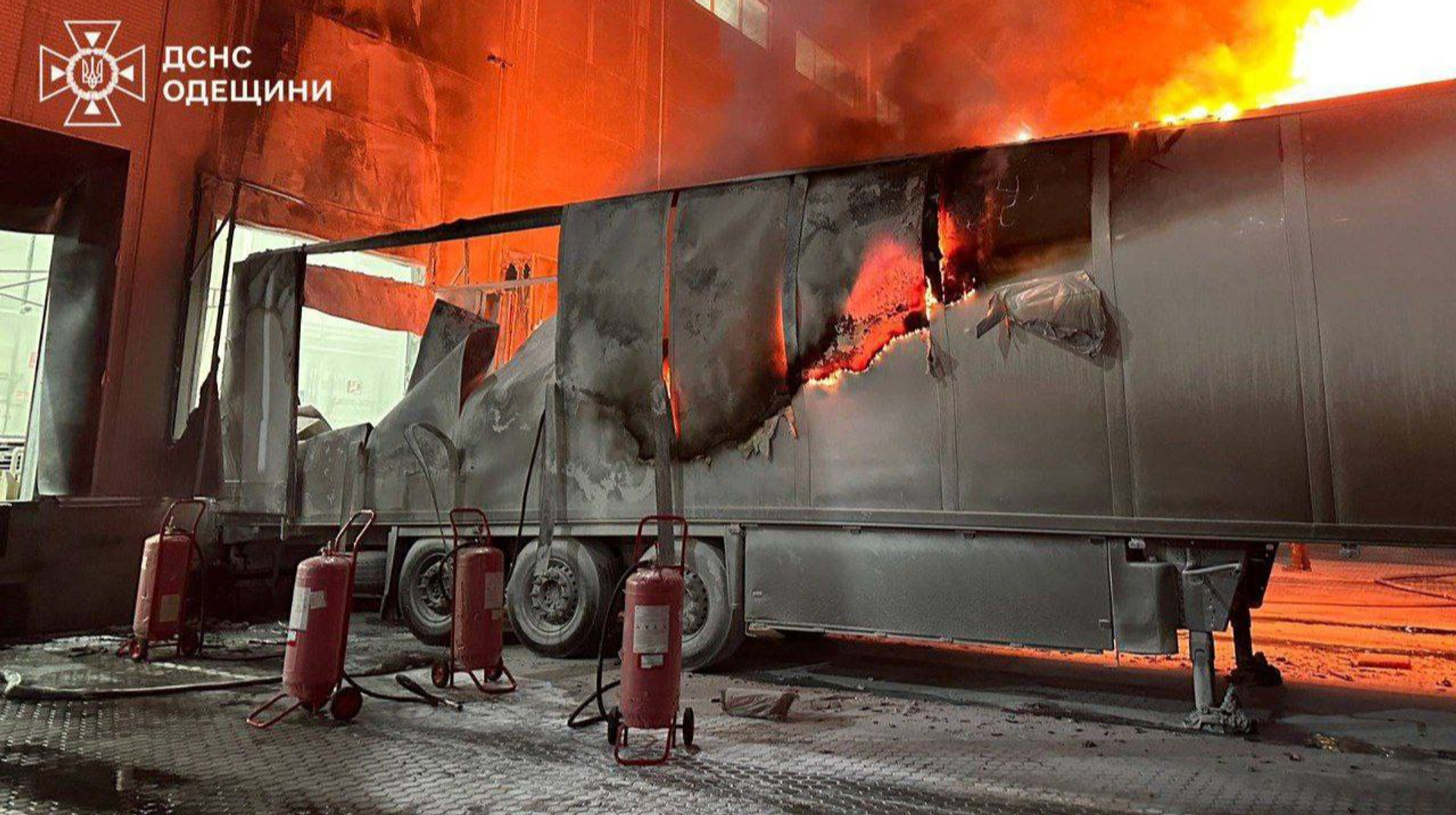 Через обстріл Одещини згоріли посилки "Нової пошти" на мільйони