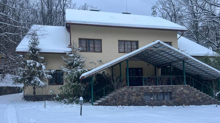 На Закарпатті правоохоронці виявили незаконного побудований депутатом готель