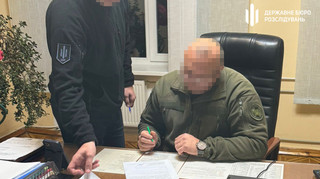 ДБР підозрює керівника виправного закладу на Хмельниччині у вимаганні відкатів