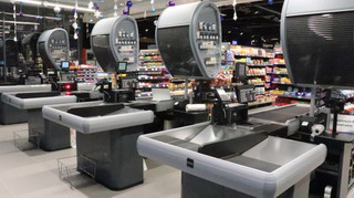 Приватбанк отменил на месяц комиссию за снятие наличных на кассе при оплате бизнес-картами